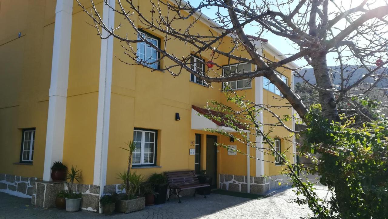 Casa Da Fonte Sagrada Hotell Loriga Exteriör bild