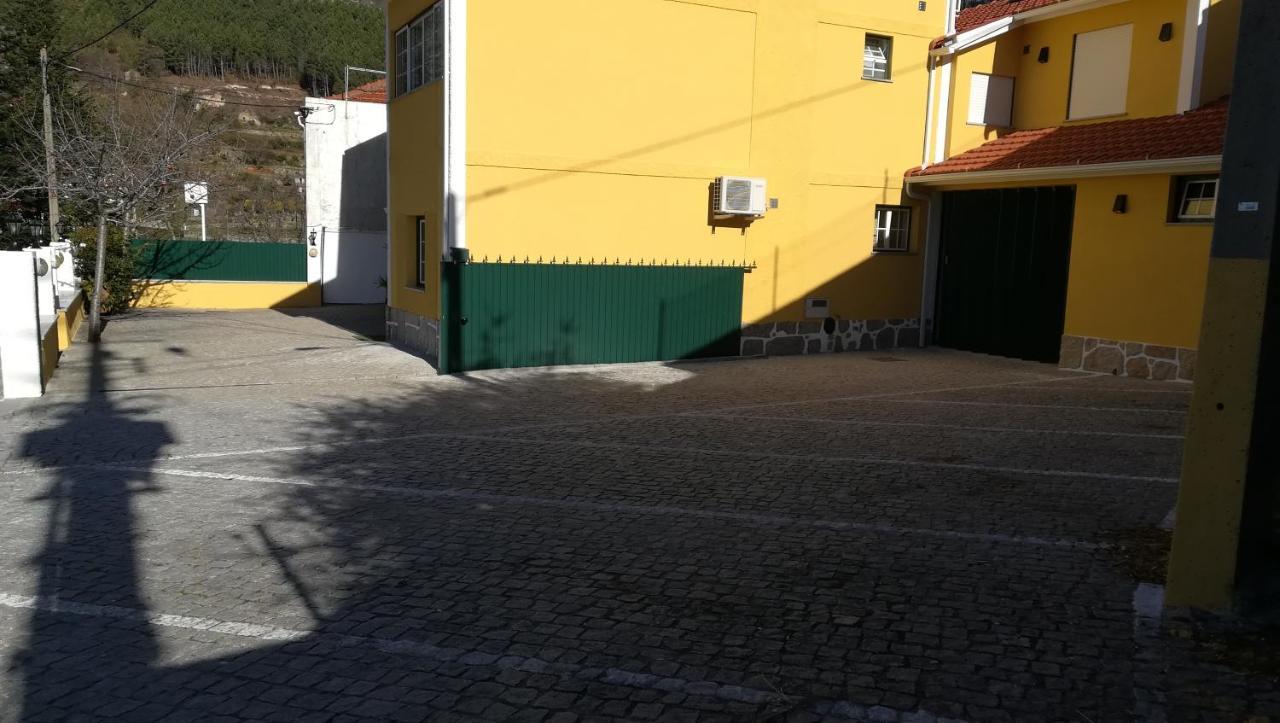 Casa Da Fonte Sagrada Hotell Loriga Exteriör bild